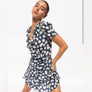 ✨ Relisation Par Valentina Short Sleeve Wrap Dress ✨